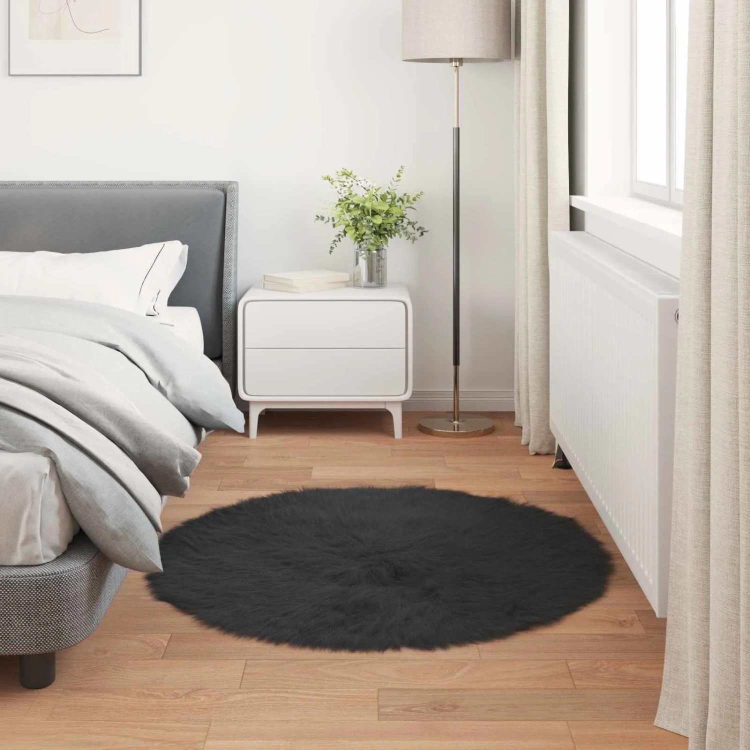Runder, schwarzer vidaXL Kunstschaffell Teppich Tafalla (Ø 100 cm) aus Polyester im Schlafzimmer.