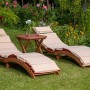 3-teiliges Liegen-Set Ipanema mit 2 Sonnenliegen und Beistelltisch im Garten.