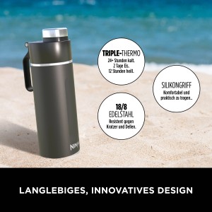 Schwarze Ninja Thirsti Trinkflasche (530 ml) aus Edelstahl mit Thermo-Isolierung vor Strand.