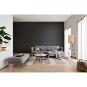 Wohnzimmer mit Wand in Schöner Wohnen Glimmerfarbe Moonshine Black. Matte, dunkle Effektfarbe.
