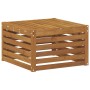 Quadratischer Outdoor-Fußhocker aus massivem Akazienholz in Naturfarbe mit Latten-Design für Garten.