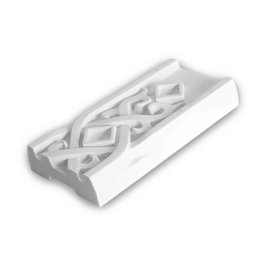 Musterstück einer weißen Eckleiste/Deckenleiste mit Ornamenten, ca. 10 cm lang.