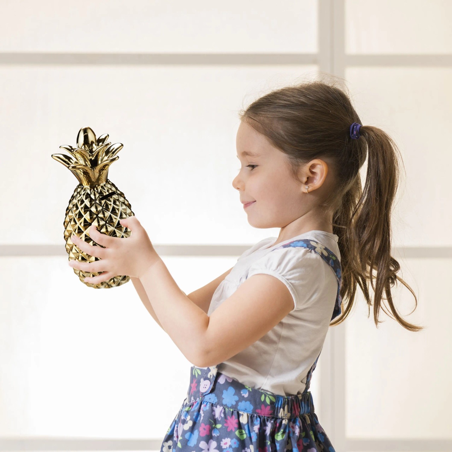 Relaxdays Spardose Ananas Keramik Gold Rutschfest 24 cm x 10,5 cm 650 g_5