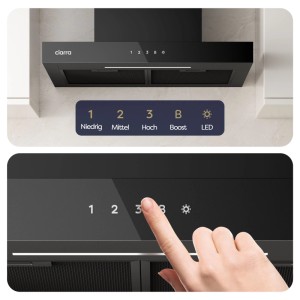 Schwarze CIARRA Dunstabzugshaube 60 cm mit Touch Control Panel und LED-Beleuchtung. Eine Hand bedient die moderne Wandhaube.