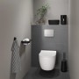 Tiger Tess Toilettenbürstenhalter mit Swoop® Bürste in Schwarz/Anthrazit im modernen Badezimmer.