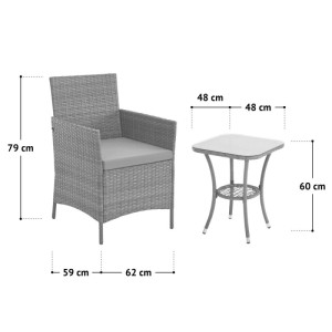 Graues Svita Brooklyn Bistro Gartenmöbelset: zwei Polyrattan-Stühle mit Kissen und Beistelltisch mit Glasplatte.