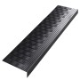 Schwarze KARAT Stufenmatte aus Gummi, wetterfest und rutschhemmend, mit Diamantmuster.