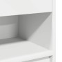 Detailansicht des offenen Fachs eines weißen Nachttisches aus Holzwerkstoff. Bietet praktischen Stauraum im Schlafzimmer.