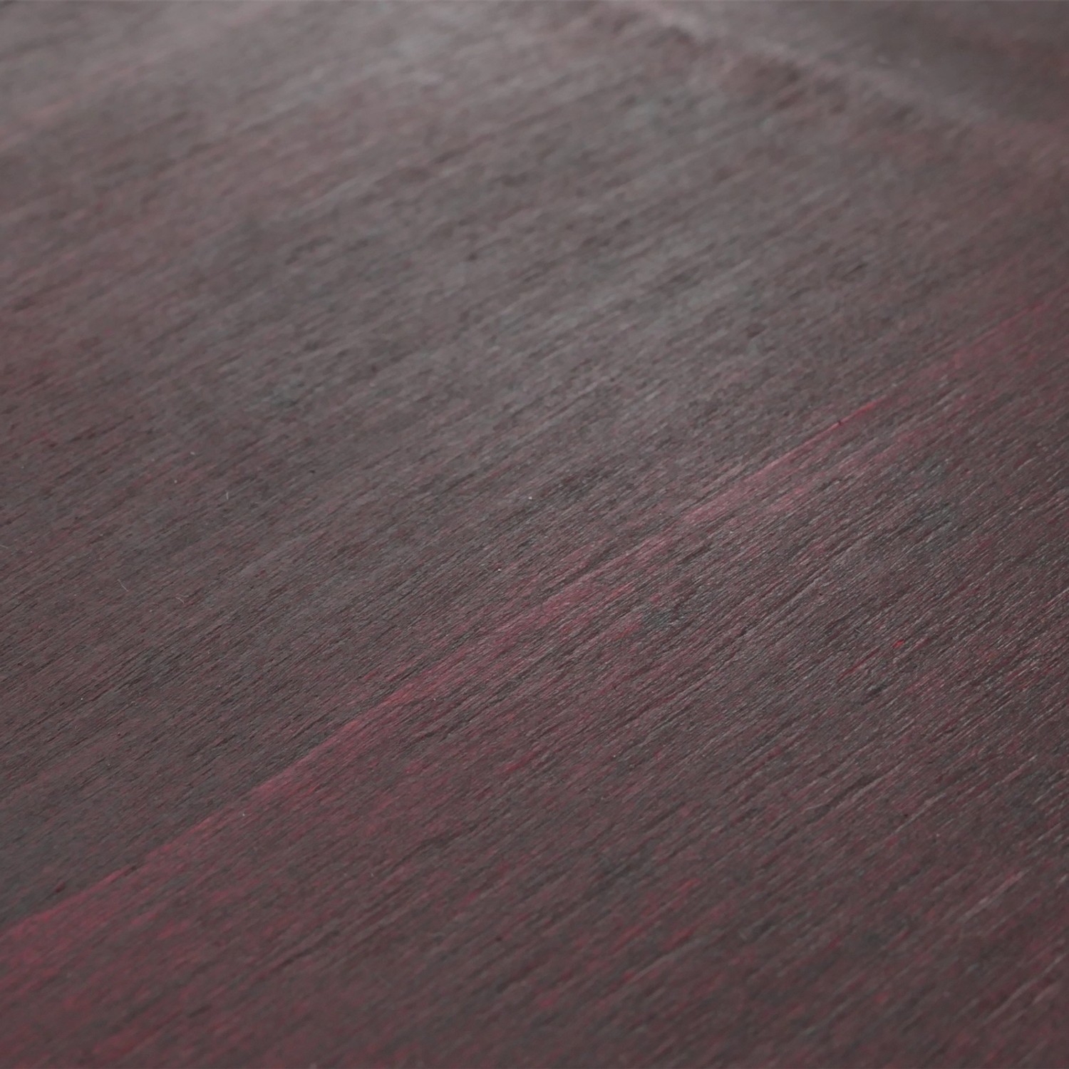 Detailaufnahme der Oberfläche einer MCW Holztruhe Antibes in Antikoptik.