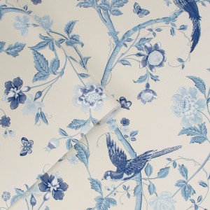 Laura Ashley Vliestapete Summer Palace Royal Blue mit floralem Vogelmuster.