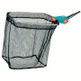 Gardena combisystem Teichreiniger Vario 2 mit schwenkbarem Netz zum Reinigen von Teichen.