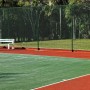 Grüner Karat Maschendrahtzaun 1,5m hoch auf Tennisplatz, Zubehör für Zaunbau.