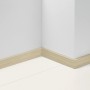 Parador Sockelleiste SL 5 Wasserfest Eiche D059, 50mm hoch, an weißer Wand und Boden.