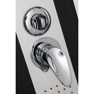 Detailaufnahme: Sanotechnik Trend 3 Duschkabine mit Chrom-Armatur und Bedienelementen.