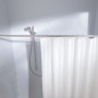 Chromfarbige Kleine Wolke Federstange (125-220cm) mit Duschvorhang im Badezimmer.