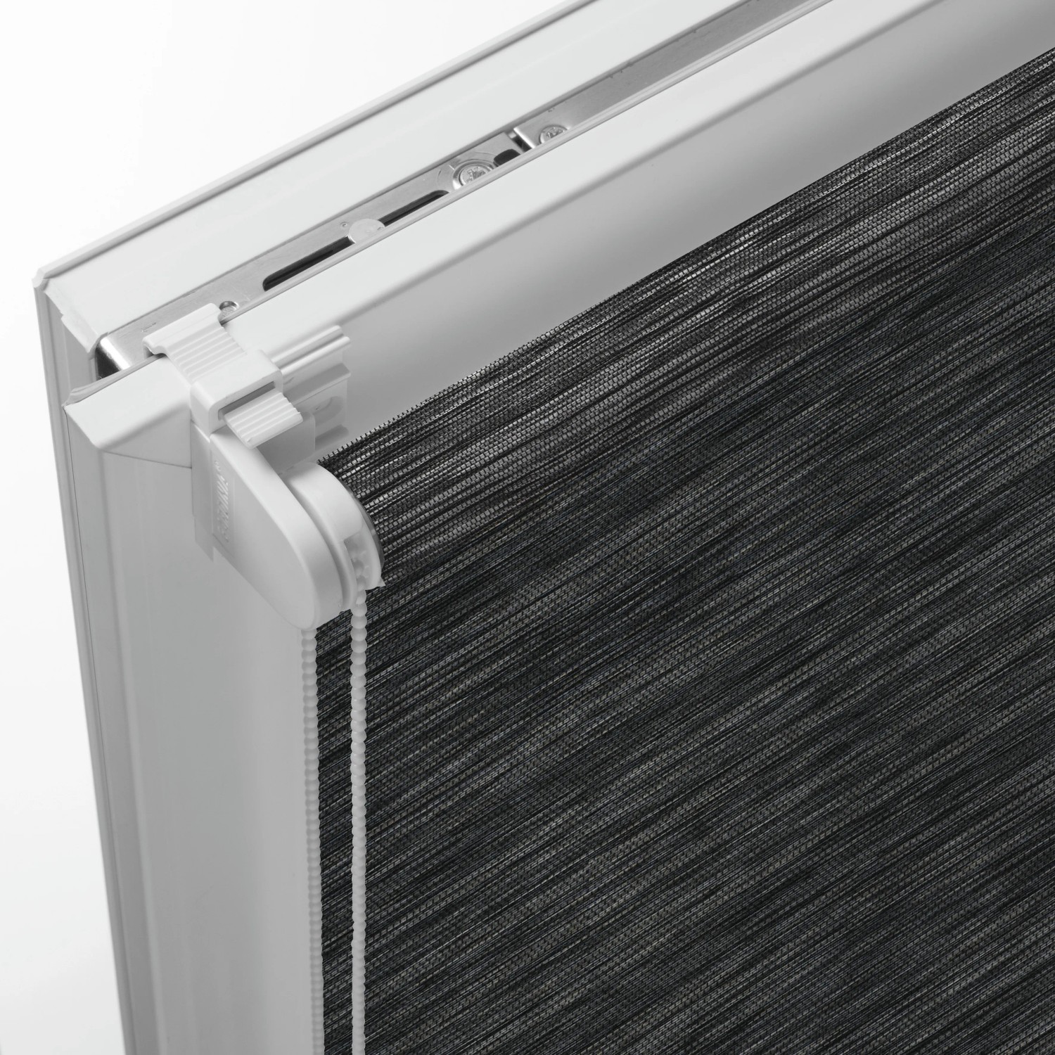 Gardinia EasyFix Rollo Natur, 45x150 cm, schwarz/weiß, Detailansicht der Halterung.