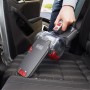 Black+Decker Autosauger Dustbuster Pivot PV1200AV in Nutzung auf einem Autositz.