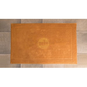 Sauna-Fußmatte von Weka, rechteckig, in Orange mit Logo.