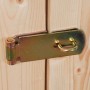 Detailaufnahme: Goldfarbener Überwurfriegel an der Holztür des Karibu Gartenhauses Sitten 3.