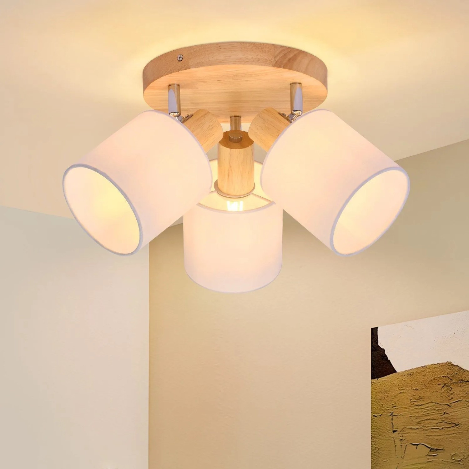 NETTLIFE Deckenstrahler 3-flammig, Holzoptik mit weißen Textilschirmen. Schwenkbare Spots für warmes Licht.