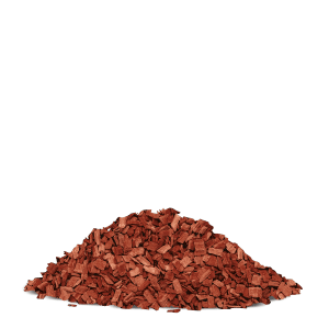 Rote Galamio Holzhackschnitzel als Dekormulch, geeignet für Gartenwege und Beetabdeckung.