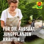 Frau bepflanzt Anzuchttöpfe mit Compo Bio Anzucht- und Kräutererde. Torffreie Anzuchterde.