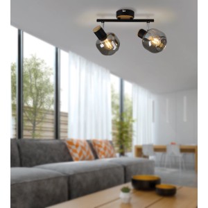 Moderne Näve Deckenleuchte Fumoso mit 2 Spots und getönten Glasschirmen im Wohnraum.