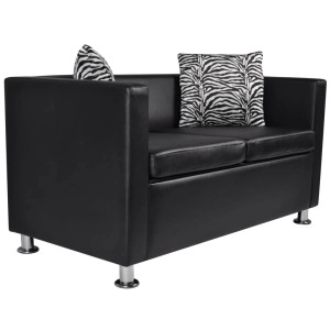Schwarzes 2-Sitzer Ledersofa mit zwei Kissen im Zebra-Look für Wohnzimmer oder Büro.