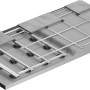 Terrassen-Unterkonstruktion aus Aluminium mit Dielen auf Stelzlager im Aufbau.