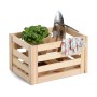 Naturfarbene Zeller Aufbewahrungskiste aus Kiefernholz mit Gartenutensilien, 30x40x24 cm.