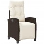 Brauner vidaXL Relaxsessel aus Rattan mit cremefarbenen Kissen für das Bistro-Set.
