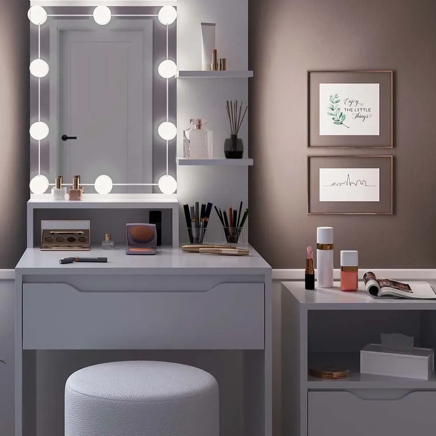 Weißer Vicco Schminktisch Ruben mit LED-Spiegel, Hocker und Schubladenschrank.