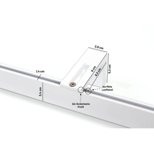 Weiße 1-läufige Gardinenschiene Loft aus Aluminium mit Wandträger. Maße: 3,4 cm Höhe, 1,4 cm Tiefe. Für Dekoartikel.