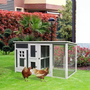 PawHut Hühnerstall in Weiß/Grau mit Nistkasten und Freilauf. Zwei Hühner stehen im grünen Garten.