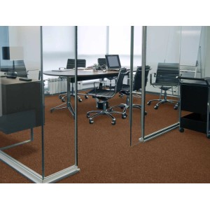 Büro mit braunem Primaflor Nadelfilz Merlin Teppichboden als Meterware.