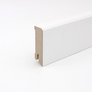 Sockelleiste White&Black Cubica, weiß glänzend, 60 mm hoch. Moderne Fußleiste für den Innenbereich.