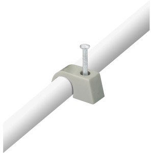 Graue Nagelschelle (7-11mm) mit Nagel zur Kabelbefestigung.