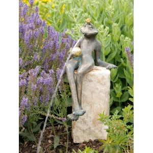 Wasserspeier Froschkönig Gunter, Teichfigur aus Bronze, 32x17x24cm, für Gartenteich und Bachlauf.
