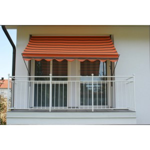 Orange-braune Angerer Klemmmarkise Exklusiv, 150x150 cm, am Balkon montiert.