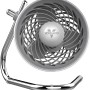 Vornado Pivot Tischventilator in Eisgrau, kompakter Ventilator mit Chromfuß.