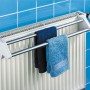Wenko Heizkörper-Wäschetrockner Standard Weiß mit Handtüchern am Heizkörper.