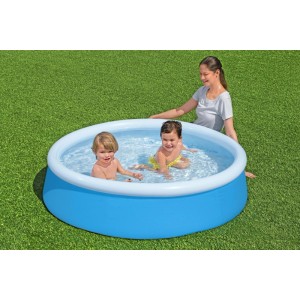Blauer Bestway Planschpool (Ø152x38 cm) mit zwei Kindern und einer Frau im Garten.