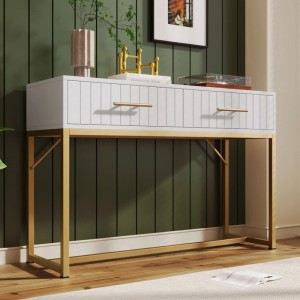 Weiße Kommode mit 2 gerillten Schubladen, goldenen Griffen und Metallgestell. Modernes Design, ideal als Schminktisch.