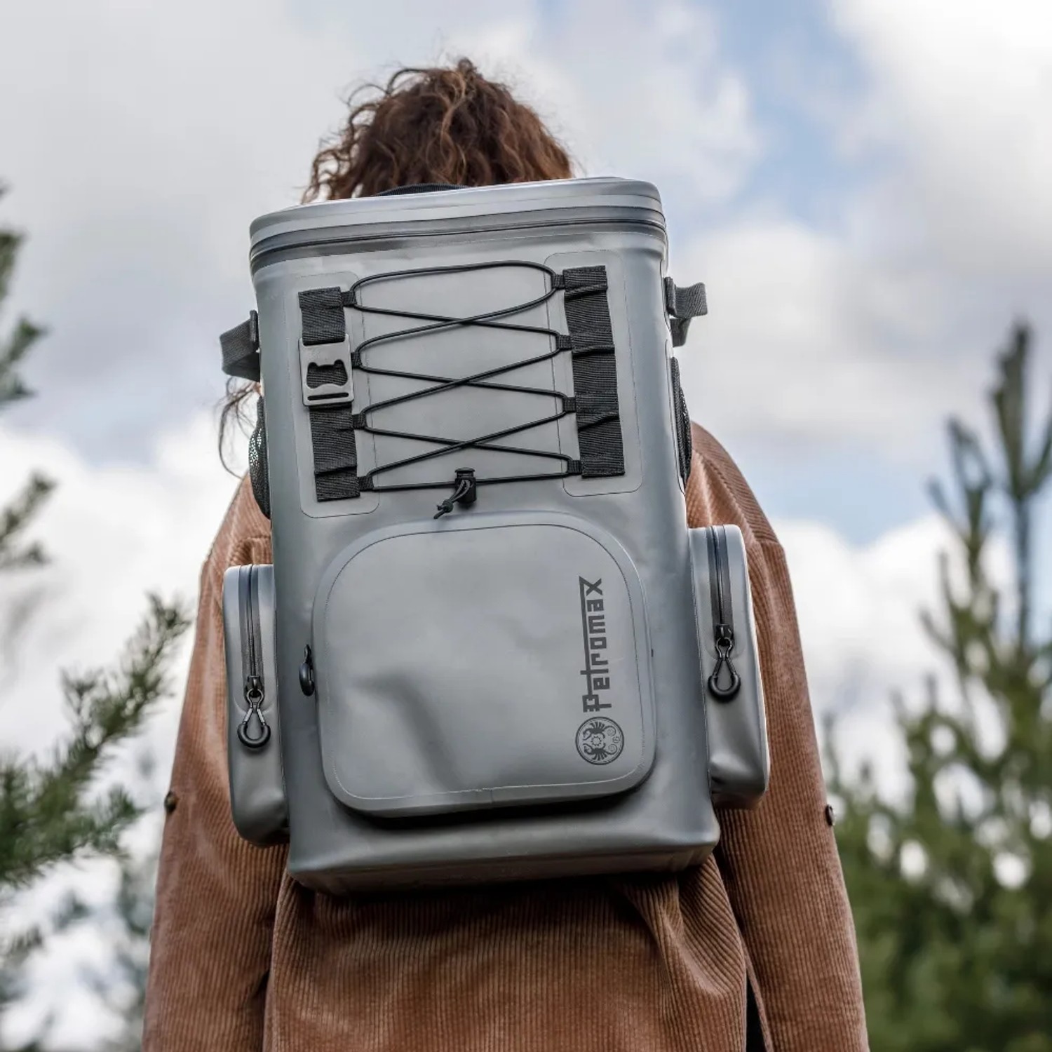 Petromax Kühlrucksack Olive, 7L. Isoliert, wasserdicht, ideal für Outdoor-Aktivitäten.