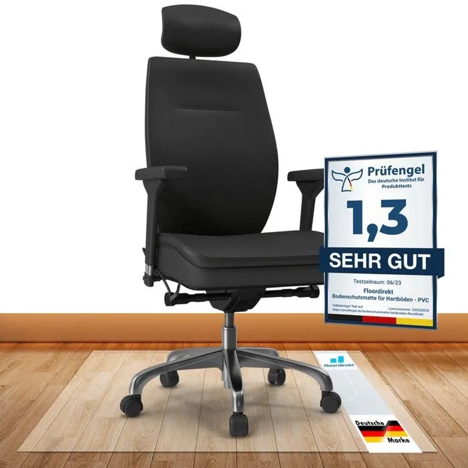 Transparente Floordirekt Bodenschutzmatte aus PVC unter Bürostuhl auf Holzboden.