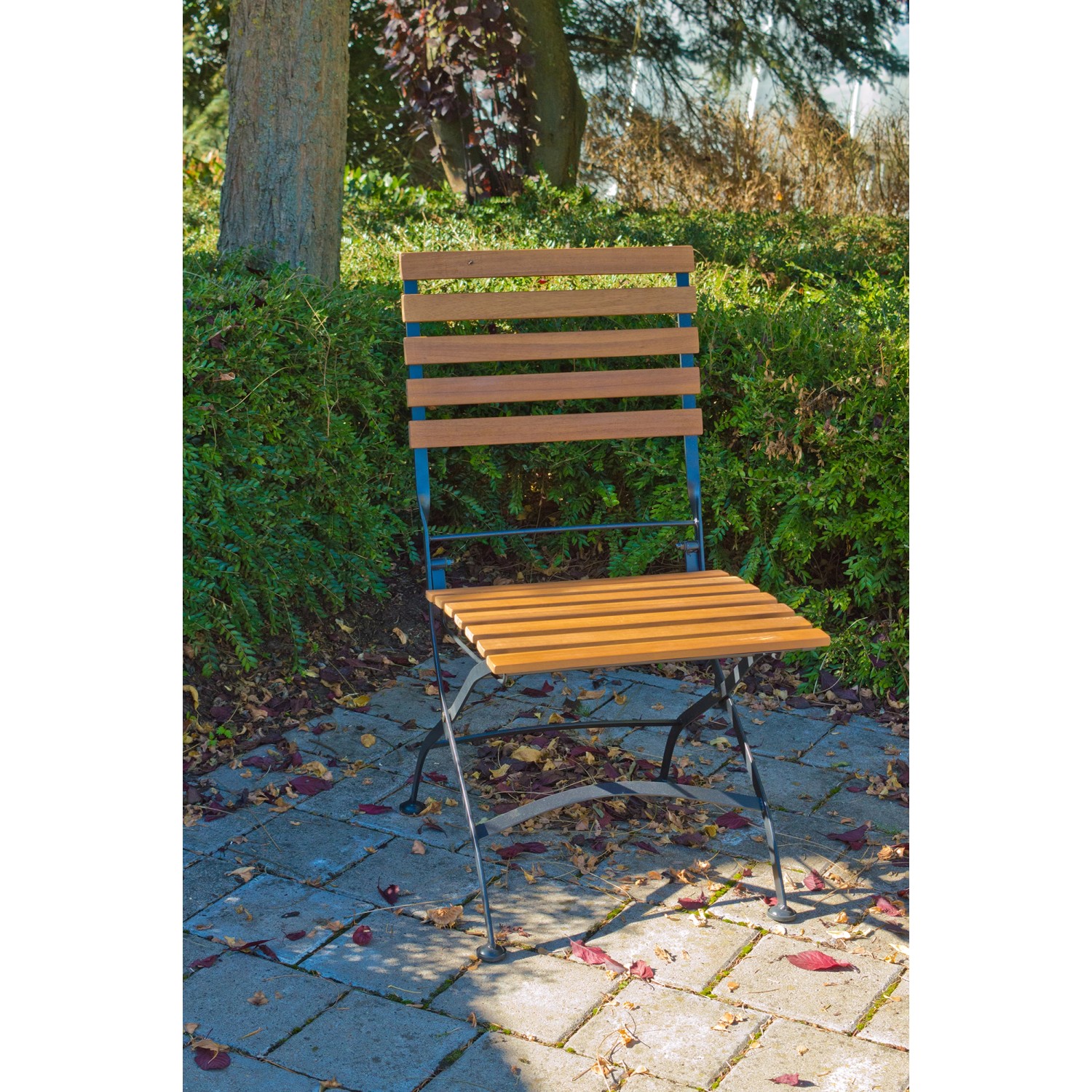 Acamp Lindau Gartenstuhl, Teakholz mit schwarzem Gestell, Teil des 3-tlg. Gartenmöbel-Sets.