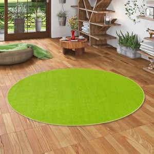 Runder, grasgrüner Kurzflorteppich Joy Velours (160 cm) von Snapstyle auf Holzboden.