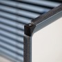 Detailansicht Trimetals Aufbewahrungsbox Stowaway, anthrazitfarbene Universalbox mit Metallelementen.