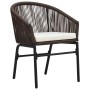 Brauner Rattan Gartenstuhl mit cremefarbenem Kissen aus dem vidaXL Bistro-Set.