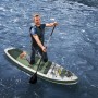Bestway Hydro-Force SUP River Board Kahawai mit Paddler auf dem Wasser.